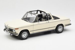 BMW 2002 Baur Cabriolet E10 Chamonix Weiß AUTOart 1:18 70532 Druckguss