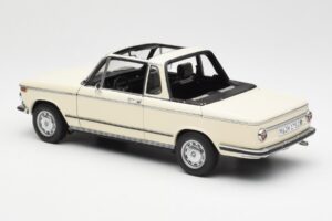 BMW 2002 Baur Cabriolet E10 Chamonix Weiß AUTOart 1:18 70532 Druckguss — Bild 7 von 8