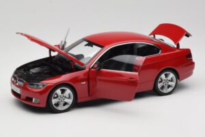 BMW 3 Series E92 Rot Kyosho 1:18 80430407219 Druckguss — Bild 2 von 8