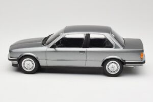 BMW 323i E30 Grey Metallic Minichamps 1:18 155026006 Druckguss — Bild 3 von 6