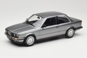 BMW 323i E30 Grey Metallic Minichamps 1:18 155026006 Druckguss