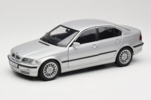 BMW 330i E46 Silber UT 1:18 80430302328 Druckguss