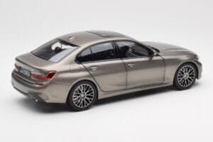 BMW 330i G20 Silber Norev 1:18 183275 Druckguss — Bild 3 von 8