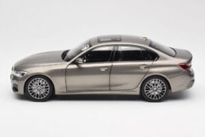 BMW 330i G20 Silber Norev 1:18 183275 Druckguss — Bild 4 von 8
