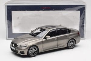BMW 330i G20 Silber Norev 1:18 183275 Druckguss — Bild 8 von 8