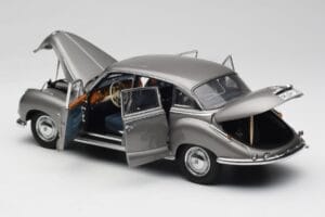 BMW 502 2.6 Luxus Silver Beige Metallic AUTOart 1:18 70591 Druckguss — Bild 5 von 8