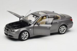 BMW 530i E60 Grey Metallic Revell 1:18 08841 Druckguss — Bild 2 von 8