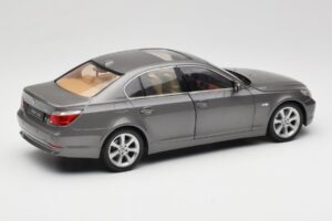 BMW 530i E60 Grey Metallic Revell 1:18 08841 Druckguss — Bild 3 von 8