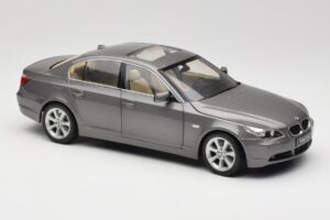 BMW 530i E60 Grey Metallic Revell 1:18 08841 Druckguss — Bild 6 von 8