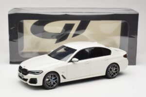 BMW 545e xDrive M-Sport G30 Weiß GT Spirit 1:18 GT496 Resin — Bild 6 von 6