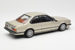 BMW 635 CSi E24 Bronzit Beige Metallic AUTOart 1:18 70523 Druckguss — Bild 3 von 8
