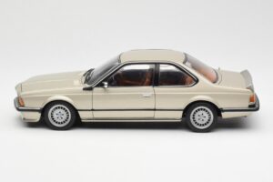 BMW 635 CSi E24 Bronzit Beige Metallic AUTOart 1:18 70523 Druckguss — Bild 4 von 8