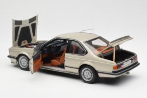BMW 635 CSi E24 Bronzit Beige Metallic AUTOart 1:18 70523 Druckguss — Bild 5 von 8