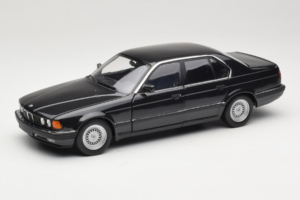 BMW 730i E32 Black Metallic Minichamps 1:18 100023002 Druckguss