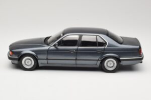 BMW 730i E32 Grey Metallic Minichamps 1:18 100023005 Druckguss — Bild 4 von 8