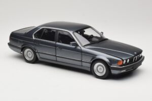 BMW 730i E32 Grey Metallic Minichamps 1:18 100023005 Druckguss — Bild 6 von 8