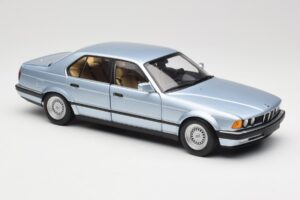 BMW 730i E32 Hellblau Metallic Minichamps 1:18 100023008 Druckguss — Bild 6 von 8