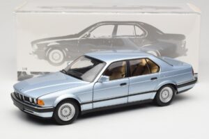BMW 730i E32 Hellblau Metallic Minichamps 1:18 100023008 Druckguss — Bild 8 von 8