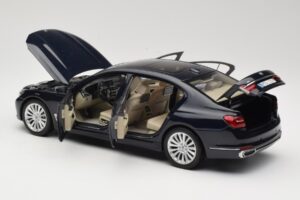BMW 750Li F02 Imperial Blue Paragon 1:18 80432405586 Druckguss — Bild 5 von 8