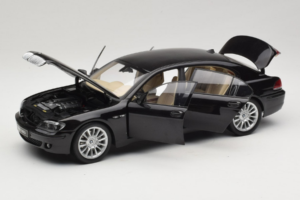 BMW 760Li E66 Individual Schwarz Kyosho 1:18 08573RB Druckguss — Bild 2 von 8