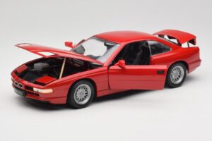 BMW 850Ci E31 Brilliant Red Revell 1:18 8827 Druckguss — Bild 2 von 8
