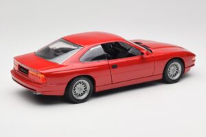 BMW 850Ci E31 Brilliant Red Revell 1:18 8827 Druckguss — Bild 3 von 8
