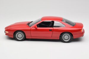 BMW 850Ci E31 Brilliant Red Revell 1:18 8827 Druckguss — Bild 4 von 8