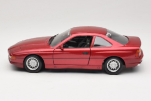 BMW 850i E31 Rot Tchibo 1:18 36157 Druckguss — Bild 4 von 8