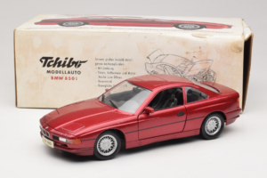 BMW 850i E31 Rot Tchibo 1:18 36157 Druckguss — Bild 8 von 8