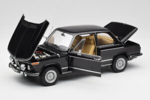 BMW 2002 L E10 Schwarz AUTOart 1:18 70603 Druckguss — Bild 2 von 8
