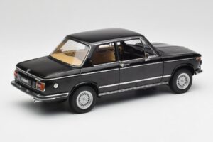 BMW 2002 L E10 Schwarz AUTOart 1:18 70603 Druckguss — Bild 3 von 8