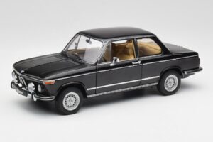 BMW 2002 L E10 Schwarz AUTOart 1:18 70603 Druckguss