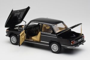 BMW 2002 L E10 Schwarz AUTOart 1:18 70603 Druckguss — Bild 5 von 8