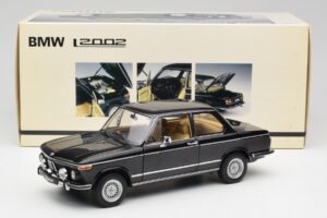 BMW 2002 L E10 Schwarz AUTOart 1:18 70603 Druckguss — Bild 8 von 8