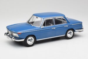 BMW 2000 Tilux E120 Caribe Blau MCG 1:18 MCG18291 Druckguss