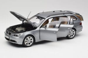 BMW 545i E61 Touring Hellgrau Kyosho 1:18 80430308414 Druckguss — Bild 2 von 8