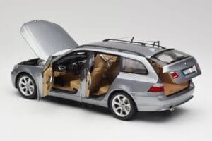 BMW 545i E61 Touring Hellgrau Kyosho 1:18 80430308414 Druckguss — Bild 5 von 8