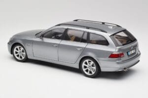 BMW 545i E61 Touring Hellgrau Kyosho 1:18 80430308414 Druckguss — Bild 7 von 8