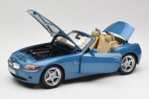 BMW Z4 E85 Maldives Blue Bburago 1:18 34046BLUE Druckguss — Bild 2 von 8