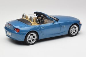 BMW Z4 E85 Maldives Blue Bburago 1:18 34046BLUE Druckguss — Bild 3 von 8