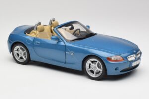 BMW Z4 E85 Maldives Blue Bburago 1:18 34046BLUE Druckguss — Bild 6 von 8
