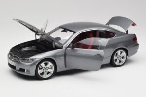 BMW 330i E92 Coupe Grau Metallic Kyosho 1:18 80430407220 Druckguss — Bild 2 von 8