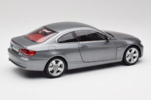 BMW 330i E92 Coupe Grau Metallic Kyosho 1:18 80430407220 Druckguss — Bild 3 von 8