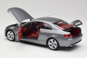 BMW 330i E92 Coupe Grau Metallic Kyosho 1:18 80430407220 Druckguss — Bild 5 von 8