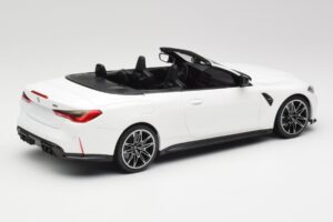 BMW M4 G82 Cabriolet Alpine White Minichamps 1:18 155021031 Druckguss — Bild 2 von 6