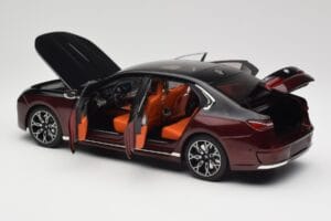 BMW i7 G70 Black & Red Metallic Minichamps 1:18 110023201 Druckguss — Bild 5 von 8