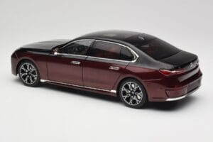 BMW i7 G70 Black & Red Metallic Minichamps 1:18 110023201 Druckguss — Bild 7 von 8