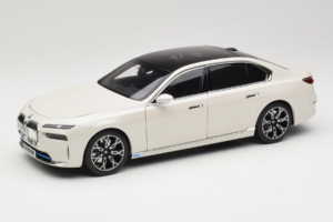 BMW i7 G70 White Metallic Minichamps 1:18 110023200 Druckguss