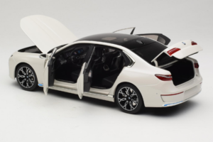 BMW i7 G70 White Metallic Minichamps 1:18 110023200 Druckguss — Bild 5 von 8