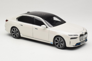 BMW i7 G70 White Metallic Minichamps 1:18 110023200 Druckguss — Bild 6 von 8
